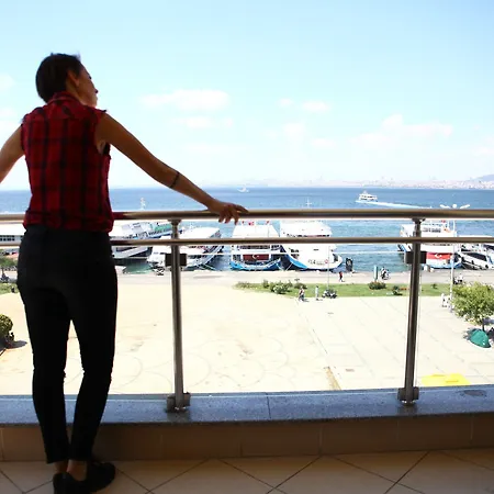 מלון Buyukada Comfort 3*