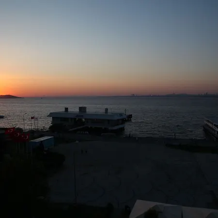 מלון Buyukada Comfort אדאלר