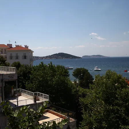 Buyukada Comfort מלון 3*